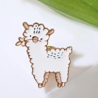 Значок «Лама» милашка, цвет белый в золоте