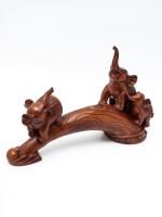 Подставка под бутылку TAKE IT EASY «Два слона», полистоун под дерево, 36×10×25 см