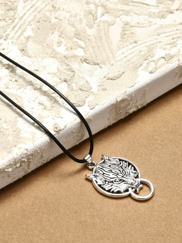 Кулон мужской «Волк» защитник, цвет чернёное серебро на чёрном шнурке, 40 см