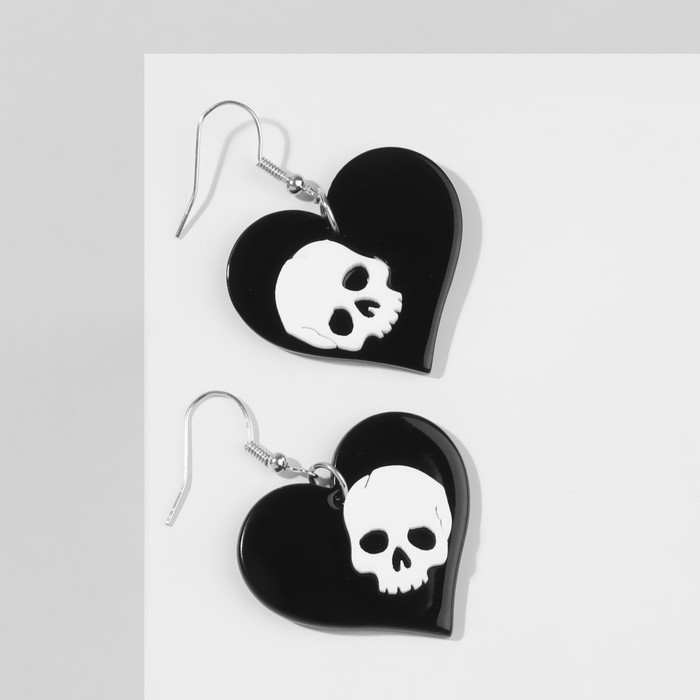 Серьги акриловые «Сердца» с черепами, цвет чёрно-белый в серебре