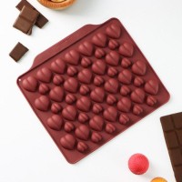 Форма для шоколада Доляна «Море сердец», силикон, 18×15×1 см, 52 ячейки, два цвета, коричневая, бордовая