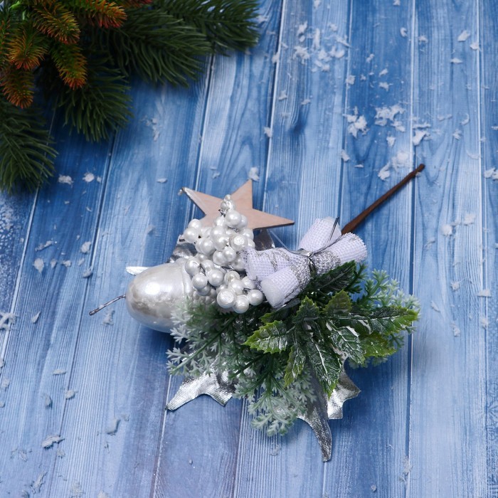Новогодняя ветка декоративная «Зимнее волшебство. Грёзы», пластик, жёлудь, звезда, морошка, 19 см