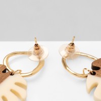 Серьги из дерева «Ваканда» монстера, цвет бело-коричневый в золоте