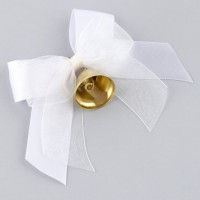 Колокольчик на булавке с бантом на выпускной, белый, d = 2,6 см