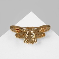 Брошь «Пчела» с ажурными крыльями, цвет чёрно-белый в золоте