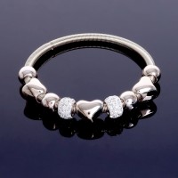 Браслет с шармами «Марджери», стразы, сердце, белый в серебре, d=6.5 см