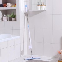 Швабра для мытья пола плоская с вертикальным отжимом и щеткой, 2 насадки из микрофибры 38×12 см, стальная ручка 136 см