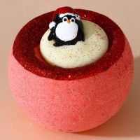 Бомбочка с игрушкой «Пингвинёнок», 130 г, Чистое счастье