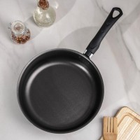 Сотейник Consul, 1,5 л, d=20 см, пластиковая ручка, стеклянная крышка, антипригарное покрытие, цвет чёрный