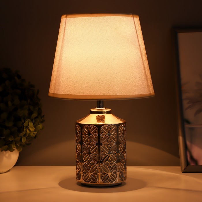 Настольная лампа "Дейзи" Е14 40Вт золото 20х20х31 см