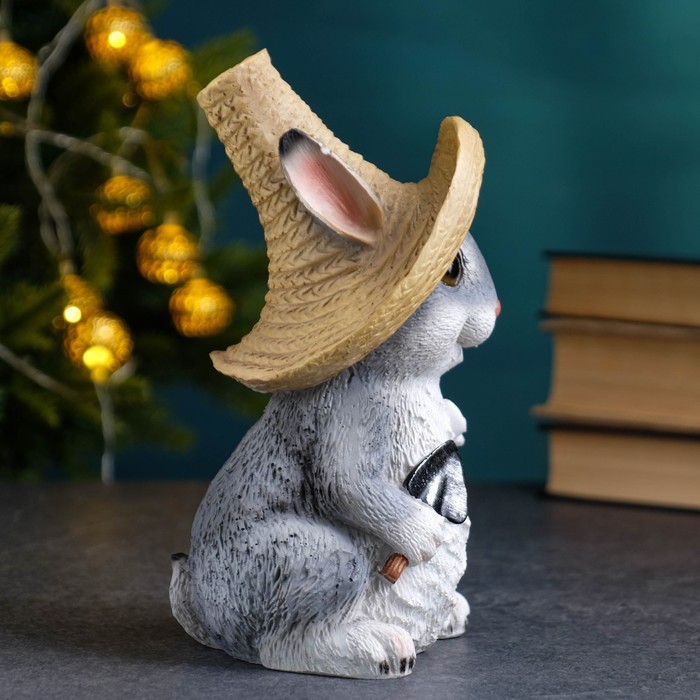 Садовая фигура из полистоуна «Зайка в соломенной шляпе с цветочком», 21×12×13 см