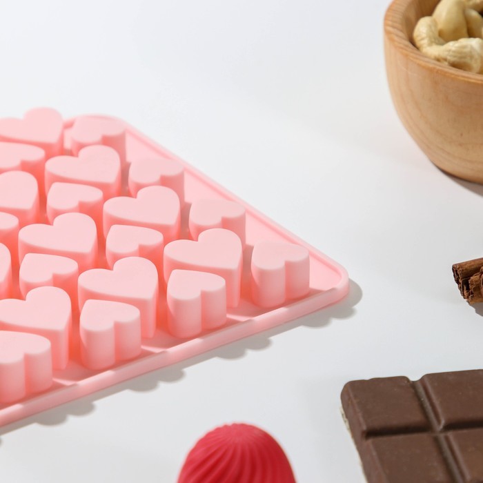 Форма для конфет и шоколада Доляна «Сердечки», силикон, 19,5×11,5 см, 56 ячеек (2×2/1,5×1,5 см), розовая