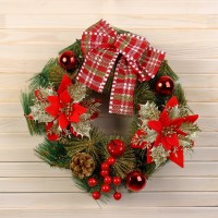 Новогодний венок d-30 см «Зимнее волшебство. Яркая сказка» на дверь, на стену, декор цветы, яблоки, ягоды, шары