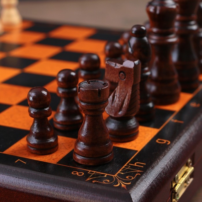 Шахматы "Темная классика" (доска дерево 30 х 30 см, фигуры дерево, король h=8 см)