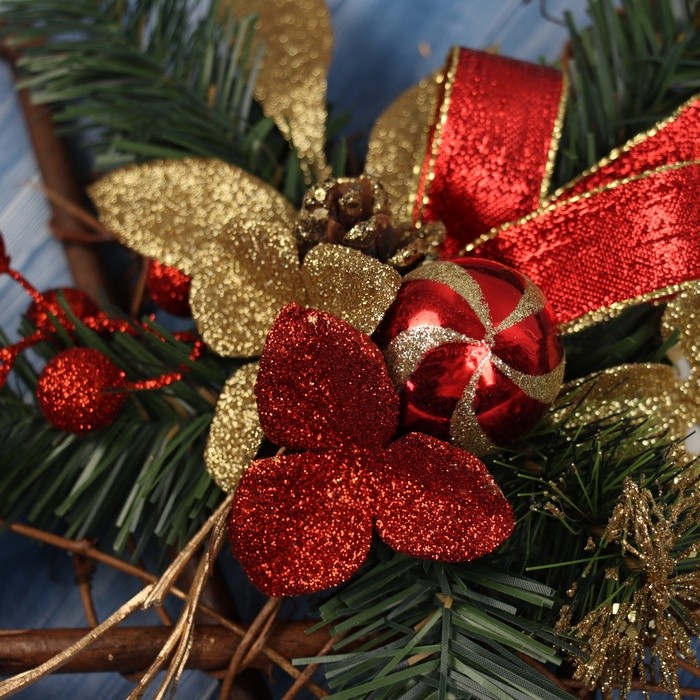 Новогоднее украшение на ёлку «Зимнее волшебство. Цветочное на звезде» на стену, 30х30 см