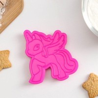 Форма для печенья и пряников «Единорог», 9,5×7×1,5 см, цвет розовый
