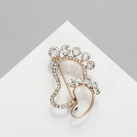 Брошь «Ножки», цвет белый в золоте