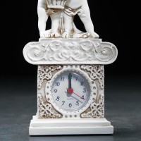 Часы настольные интерьерные каминные "Ангелы под зонтом", h-26 см