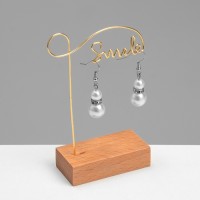 Подставка под серьги QF «Улыбка», 6×2×10,5 см, цвет золотой