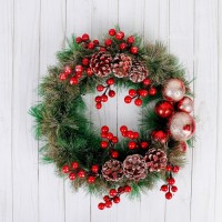 Венок новогодний d=30 см «Зимнее волшебство. Красные ягоды и шишки»
