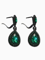 Серьги висячие со стразами «Вечерние» дама, цвет изумрудный в чёрном металле