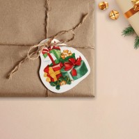 Шильдик на подарок Новый год «Новогодние сюрпризы», 6,5 ×7,3  см