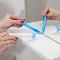 Щётка-кисть для очистки окон и узких проёмов Доляна, с совочком и скребком, для труднодоступных мест, МИКС