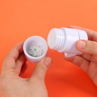 Таблетница с таблеторезкой, размельчителем и мензуркой, цвет белый