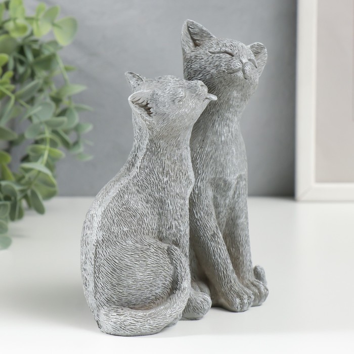 Сувенир полистоун "Кот и кошка - умывание" серый 15х8х13 см Сувенир полистоун "Кот и кошка - умывание" серый 15х8х13 см