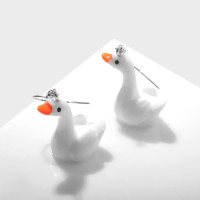 Серьги пластик «Гуси», цвет бело-оранжевый в серебре
