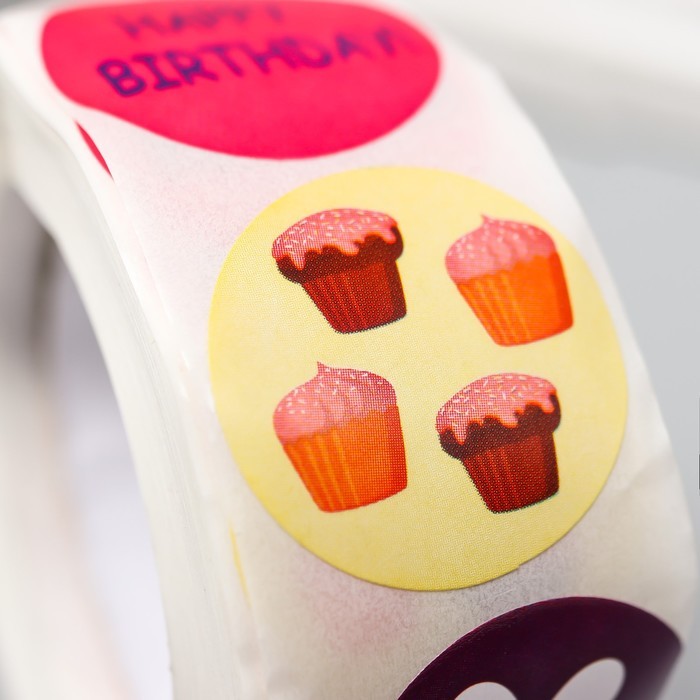 Наклейка бумага "Рисунки" d=2,5 см 500 шт в рулоне 3х6,5х6,5 см Наклейка бумага "Рисунки" d=2,5 см 500 шт в рулоне 3х6,5х6,5 см