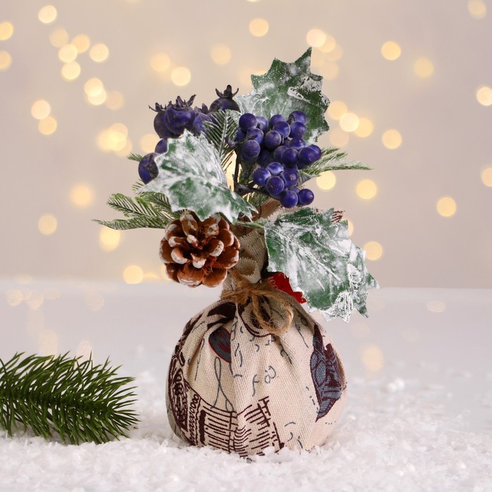 Новогодняя композиция на стол «Зимнее волшебство. Очарование» в мешочке, пластик, черника, шишка, 14 см