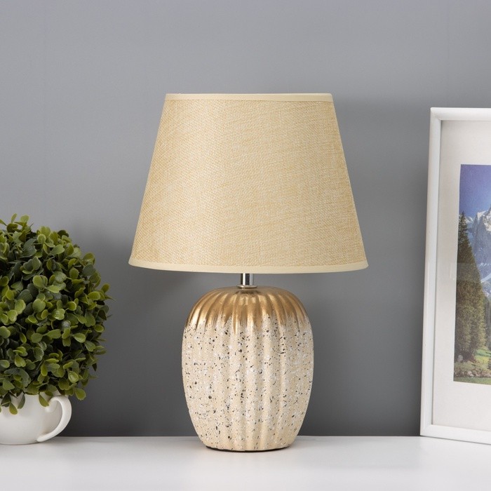 Лампа настольная "Нике" 1хЕ14 40Вт бежевый 22х22х32см