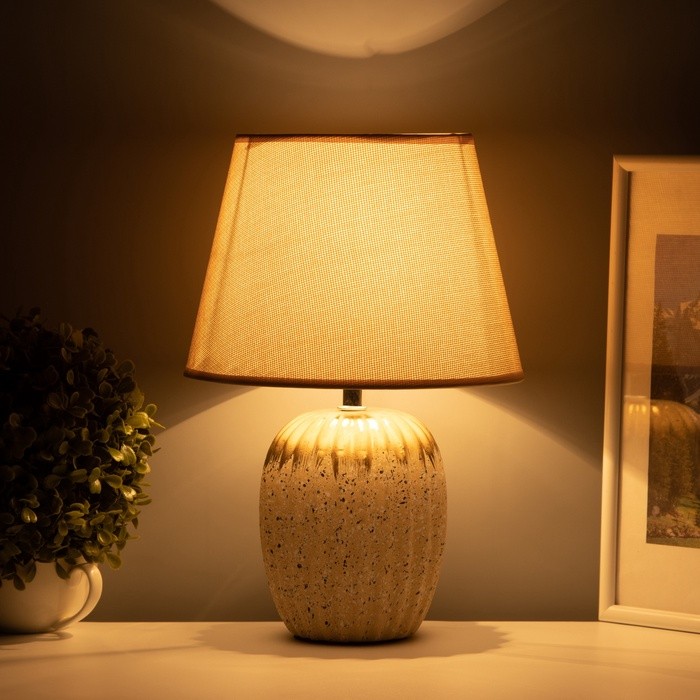 Лампа настольная "Нике" 1хЕ14 40Вт бежевый 22х22х32см