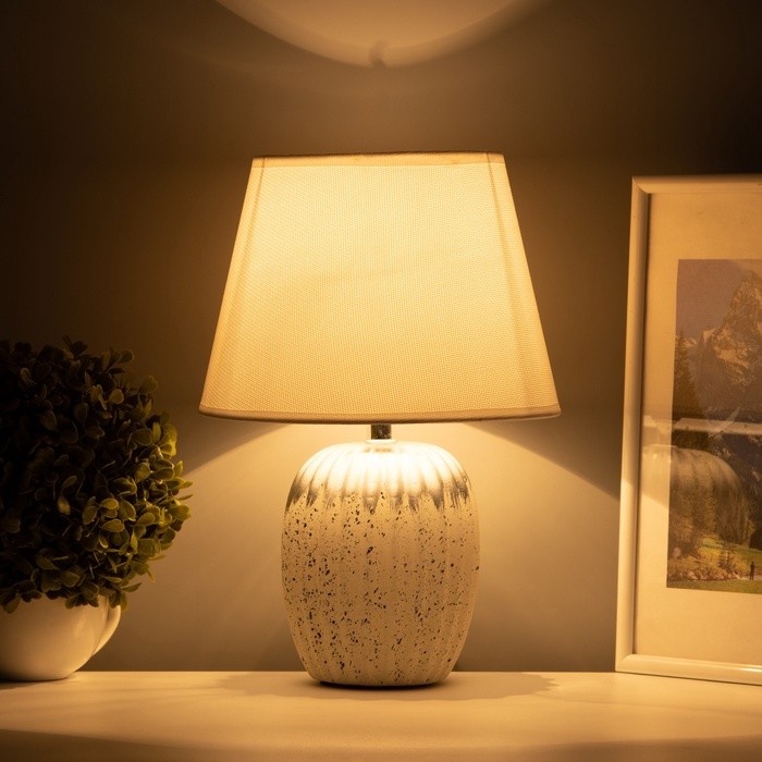 Лампа настольная "Нике" 1хЕ14 40Вт белый 22х22х32см