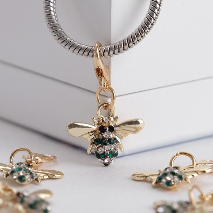 Шарм для браслета «Пчёлка» труженица, цвет бело-зелёный в золоте