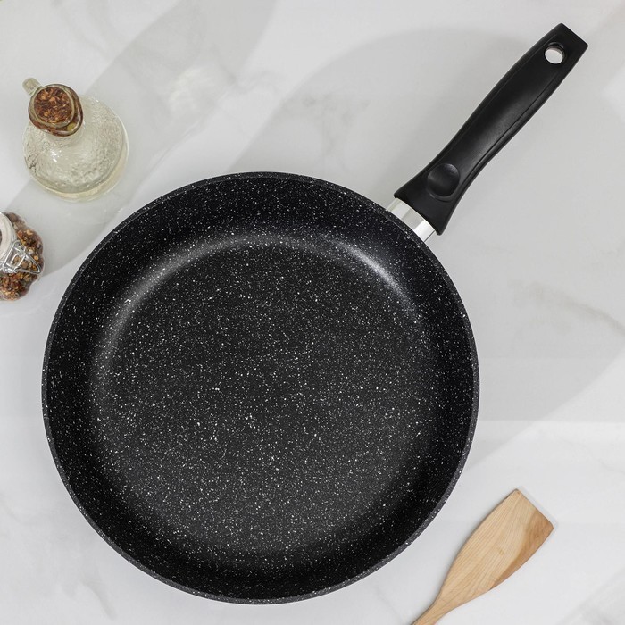 Сковорода Доляна «Элит», d=28 см, пластиковая ручка, антипригарное покрытие, цвет серый