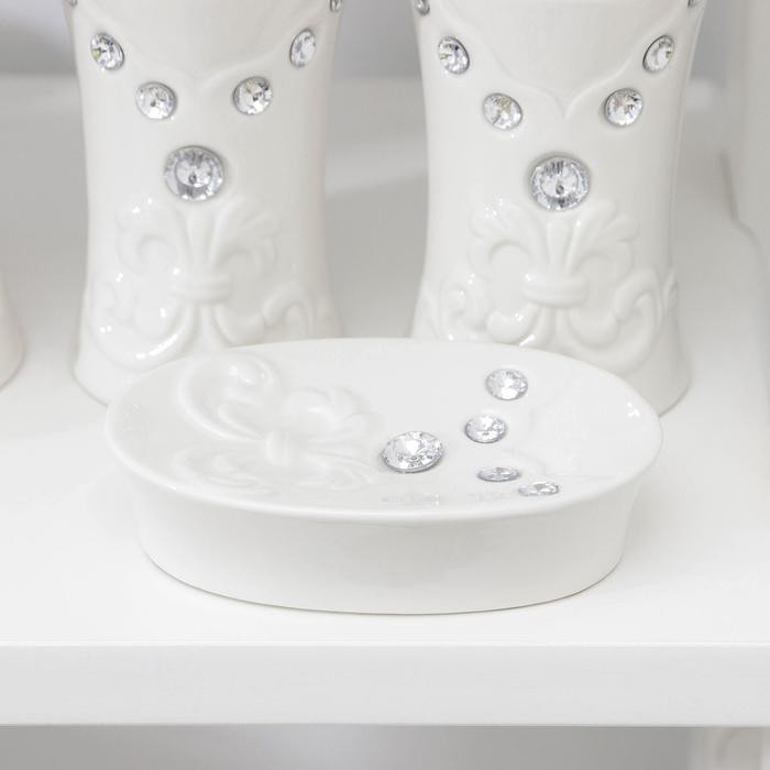 Аксессуары для ванной Доляна «Стразы. Капельки», 4 предмета, дозатор 200 мл, мыльница, 2 стакана, белые