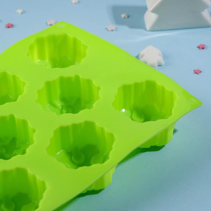 Форма для выпечки новогодняя Доляна «Снежинка», силикон, 30×17.5 см, 11 ячеек, салатовая