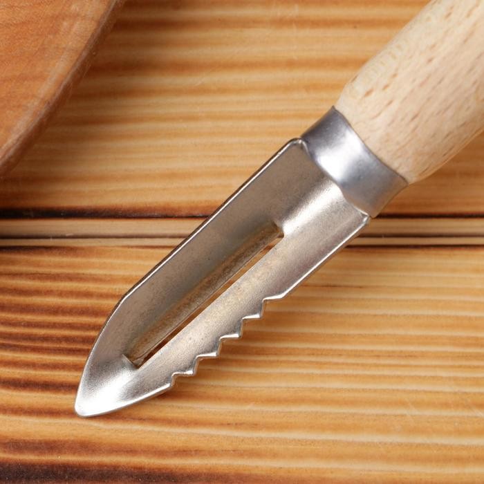 Овощечистка с деревянной ручкой "Экономка"