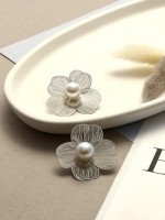 Серьги с жемчугом «Цветы» крупные, белые в серебре