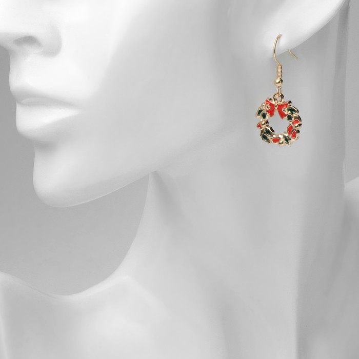 Серьги висячие «Новогодние» бантик с венком, цветные в золоте