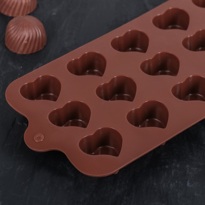 Форма для льда и кондитерских украшений Доляна «Сердцеедка», 21,5×11×1,5 см, 15 ячеек, цвет шоколадный