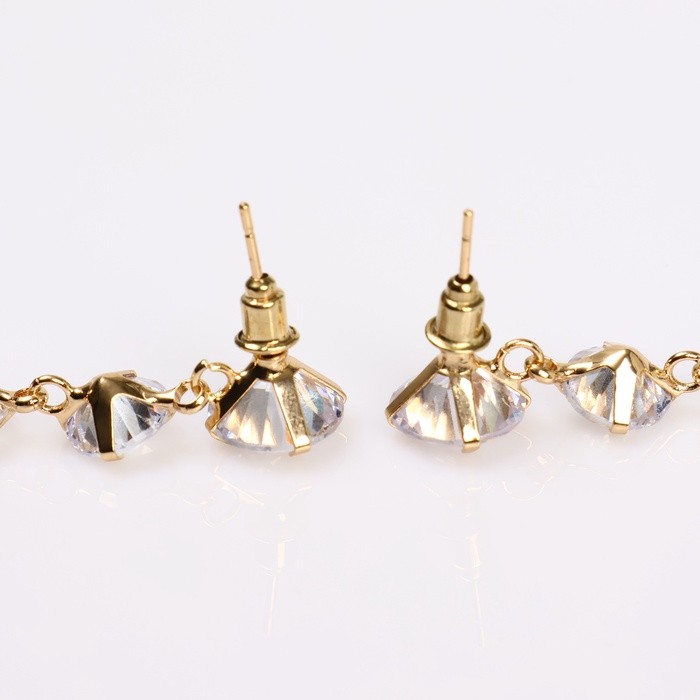 Серьги висячие со стразами «Змейка» L= 6,5, цвет белый в золоте, 6,5 см