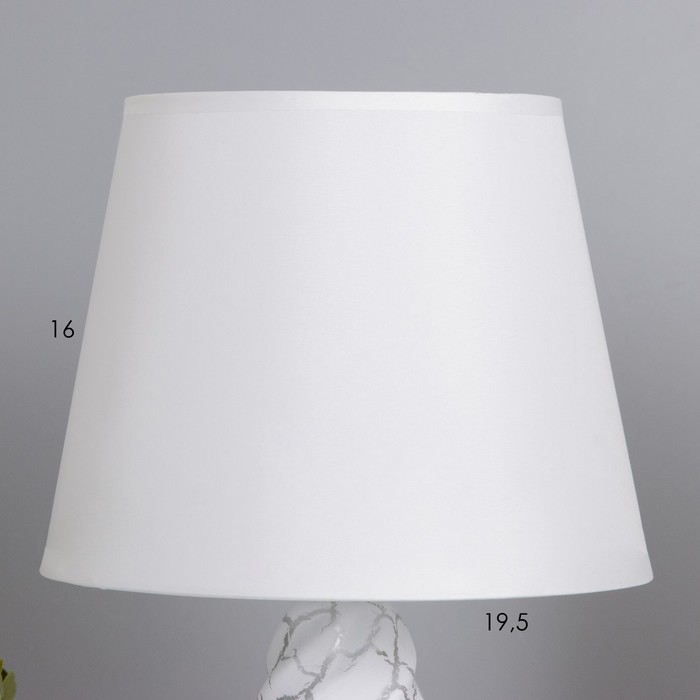 Лампа настольная "Изора" 1х40Вт Е14 белый 20х20х33см