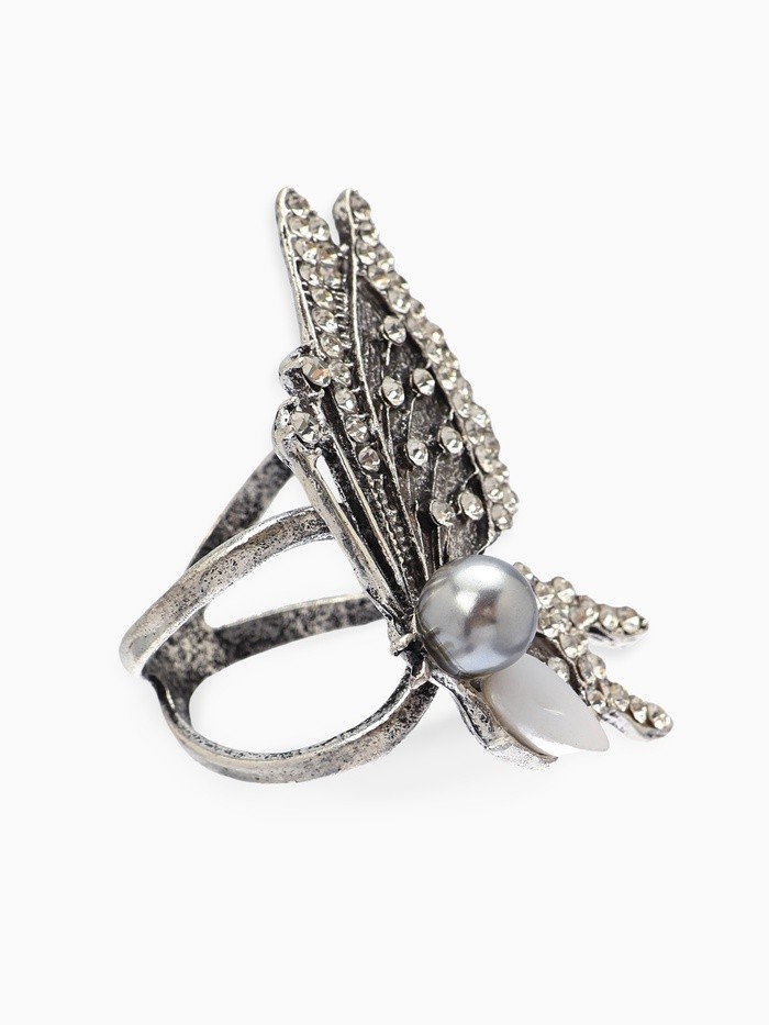 Кольцо для платка «Бабочка профиль», белое в чернёном серебре