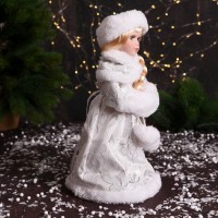 Снегурочка под ёлку «Зимнее волшебство. В муфте с меховыми бомбошками», 33 см, серебристо-белый