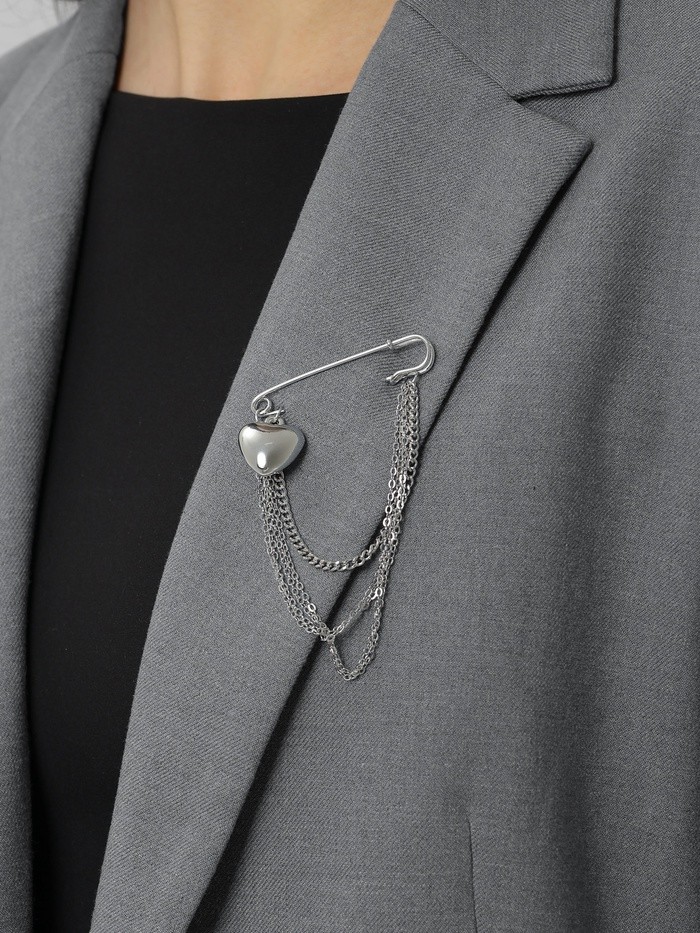 Булавка «Сердце» с цепочками, цвет серебро