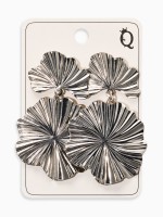 Серьги металл «Атмосфера» сжатые цветы, цвет серебро