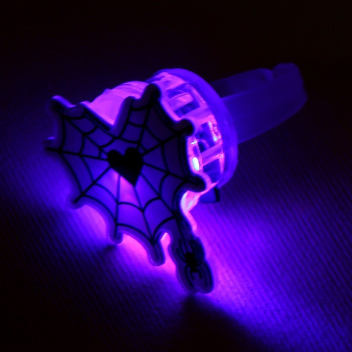 Кольцо детское с огоньком на Хэллоуин «Паутина», безразмерное